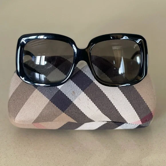 Burberry Sunglasses B 4041- 3001/87 BURBERRY Sonnenbrille B 4041- 3001/87 Lovely Lady Sunglasses  main image 2